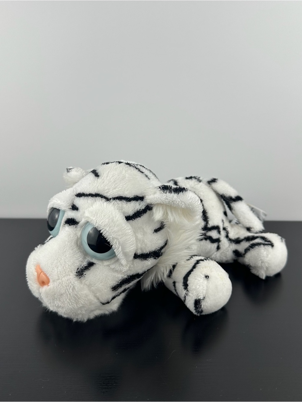Russ Berrie RARE Lil Peepers Tiiah White & Black Striped Tiger 8” Plush Peeper